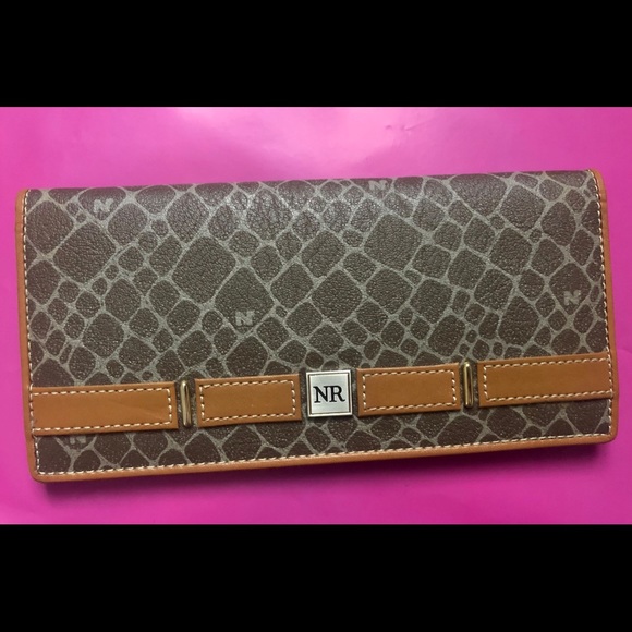 ❌SOLD OUT❌Authentic Nina Ricci wallet - Picture 1 of 9